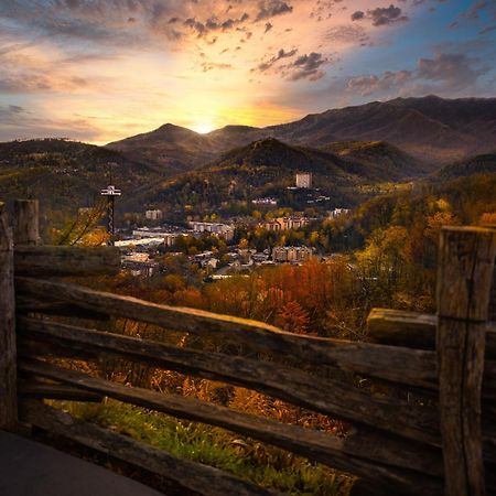 Whispering Winds, Hot Tub, Game Room, Wifi, 1089 Free Tickets Each Paid Day, Dollywood And More Gatlinburg Eksteriør bilde