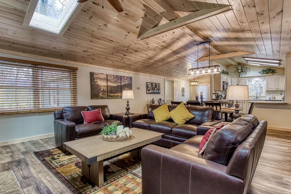 Whispering Winds, Hot Tub, Game Room, Wifi, 1089 Free Tickets Each Paid Day, Dollywood And More Gatlinburg Eksteriør bilde