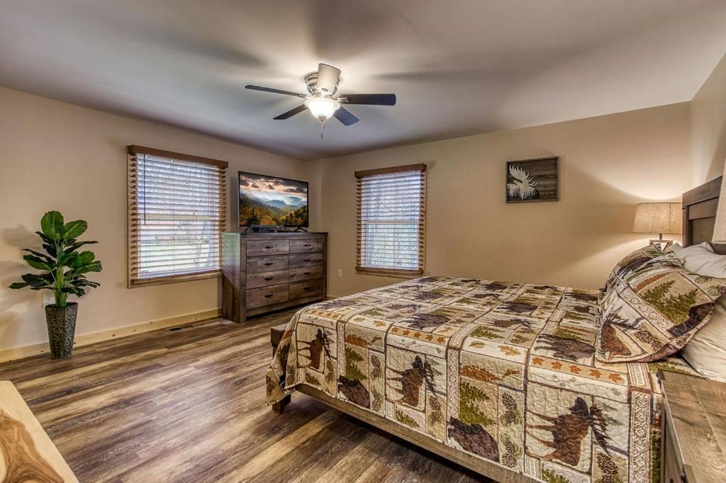 Whispering Winds, Hot Tub, Game Room, Wifi, 1089 Free Tickets Each Paid Day, Dollywood And More Gatlinburg Eksteriør bilde