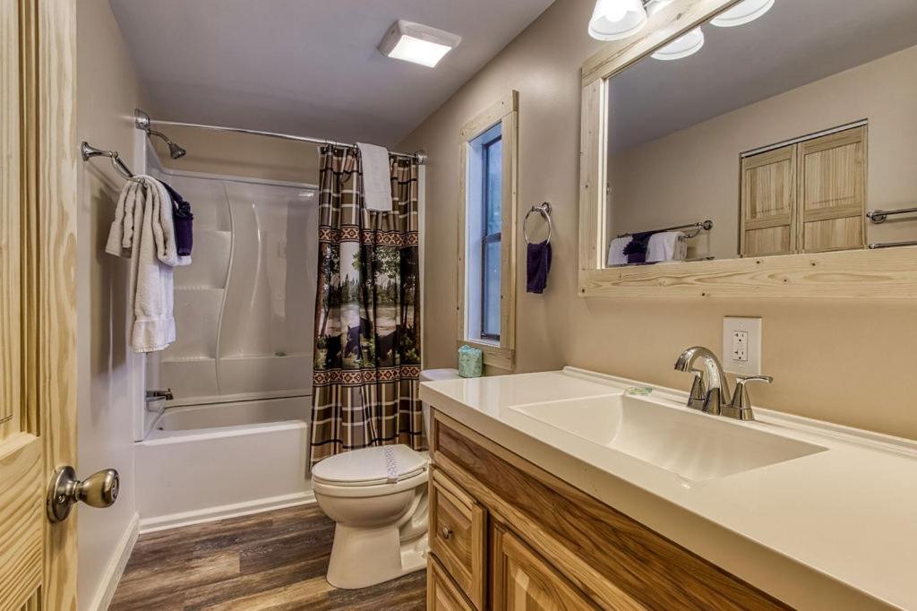 Whispering Winds, Hot Tub, Game Room, Wifi, 1089 Free Tickets Each Paid Day, Dollywood And More Gatlinburg Eksteriør bilde