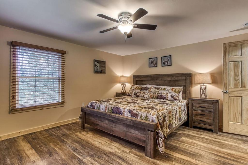 Whispering Winds, Hot Tub, Game Room, Wifi, 1089 Free Tickets Each Paid Day, Dollywood And More Gatlinburg Eksteriør bilde