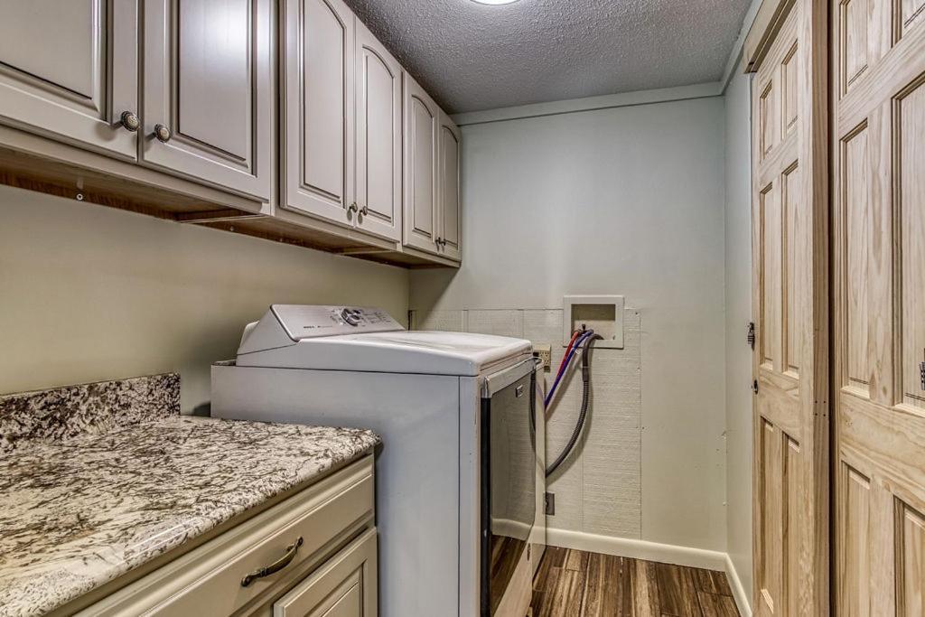 Whispering Winds, Hot Tub, Game Room, Wifi, 1089 Free Tickets Each Paid Day, Dollywood And More Gatlinburg Eksteriør bilde
