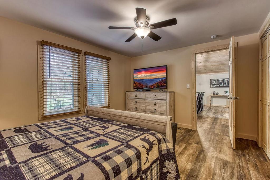 Whispering Winds, Hot Tub, Game Room, Wifi, 1089 Free Tickets Each Paid Day, Dollywood And More Gatlinburg Eksteriør bilde