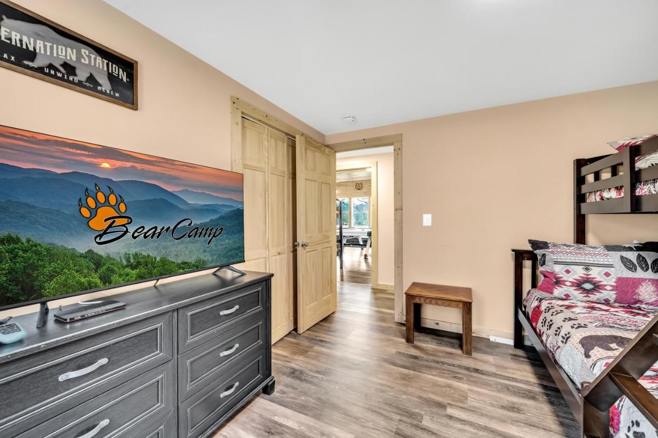 Whispering Winds, Hot Tub, Game Room, Wifi, 1089 Free Tickets Each Paid Day, Dollywood And More Gatlinburg Eksteriør bilde