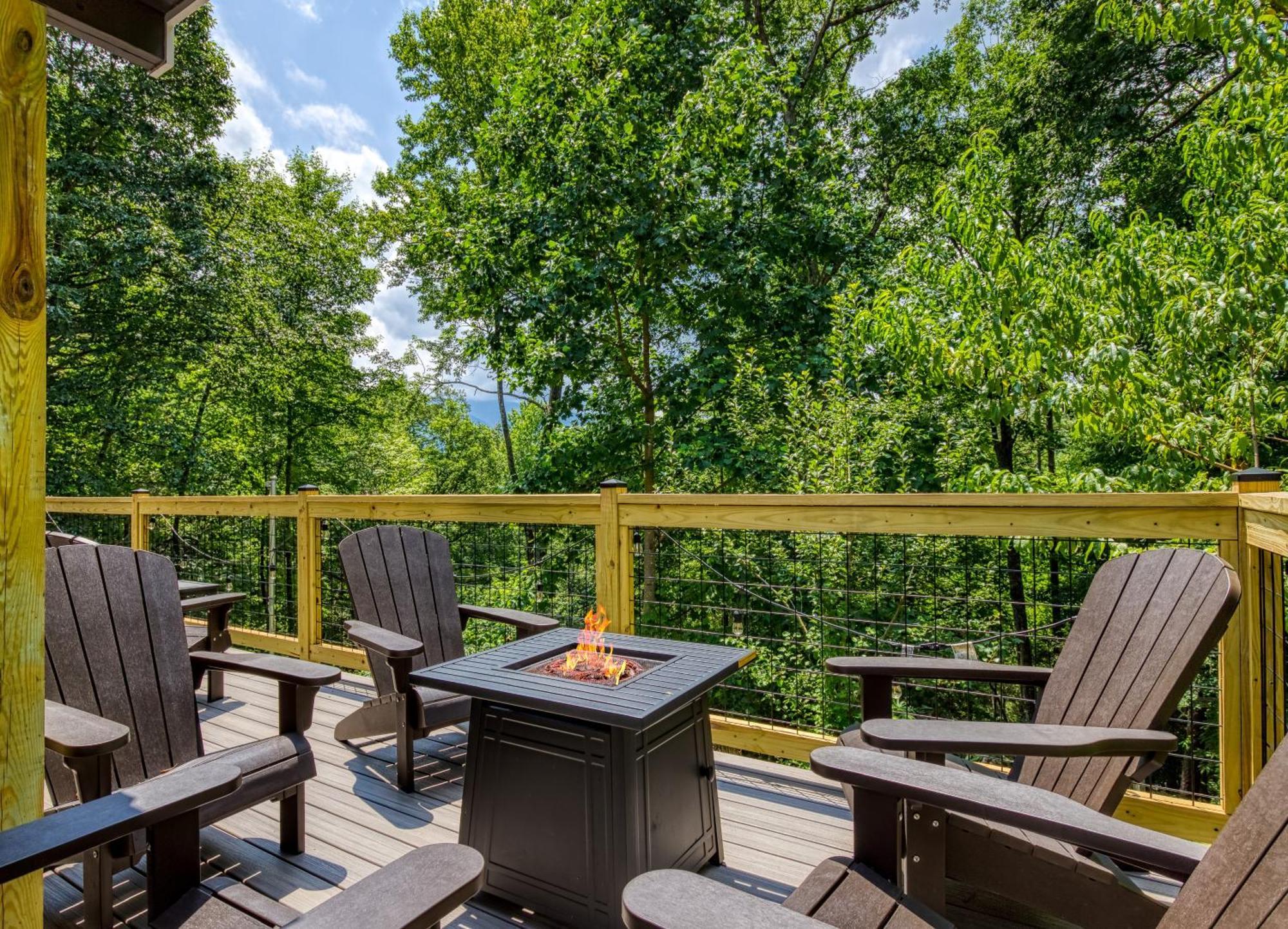 Whispering Winds, Hot Tub, Game Room, Wifi, 1089 Free Tickets Each Paid Day, Dollywood And More Gatlinburg Eksteriør bilde
