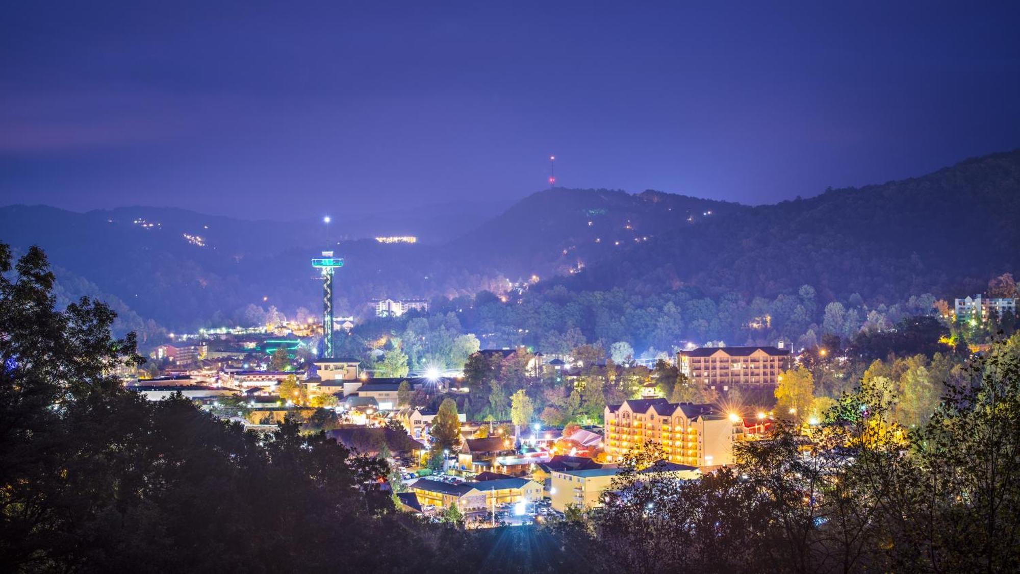 Whispering Winds, Hot Tub, Game Room, Wifi, 1089 Free Tickets Each Paid Day, Dollywood And More Gatlinburg Eksteriør bilde